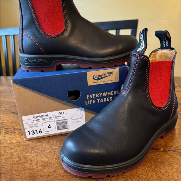 Blundstone Black and Red Boots - Picture 5 of 11